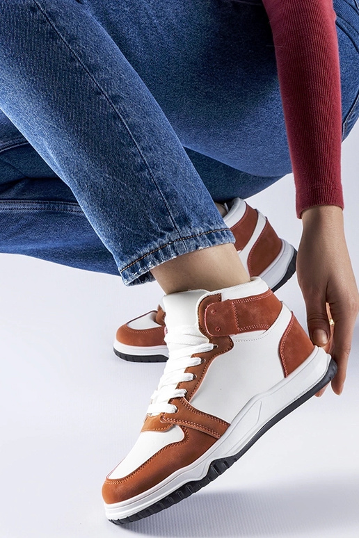 Bottines sneakers blanches et brunes... Bottines sneakers blanches et brunes...