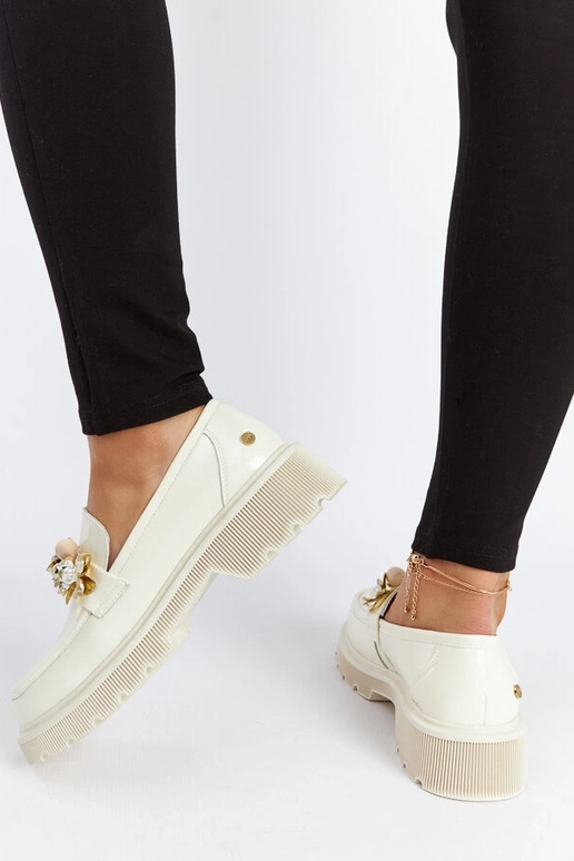 Mocassins en cuir laqués beiges GOE... Mocassins en cuir laqués beiges GOE...