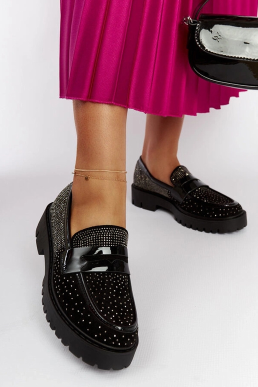 Mocassins noirs décorés de strass... Mocassins noirs décorés de strass...