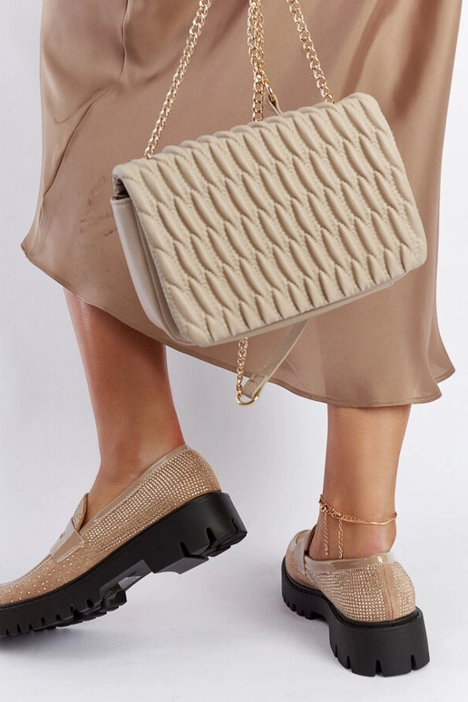 Mocassins beiges ornés de zirconiums... Mocassins beiges ornés de zirconiums...