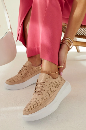 Damegyldne sneakers på...