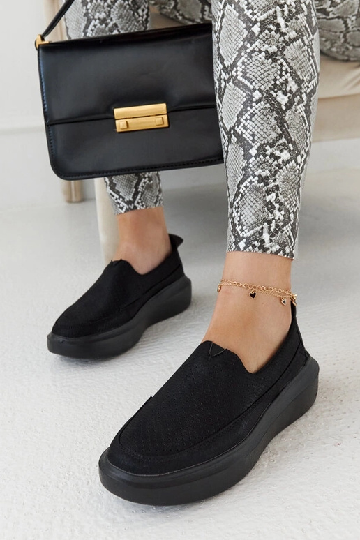 Chaussures femme noires ajourées, à... Chaussures femme noires ajourées, à...