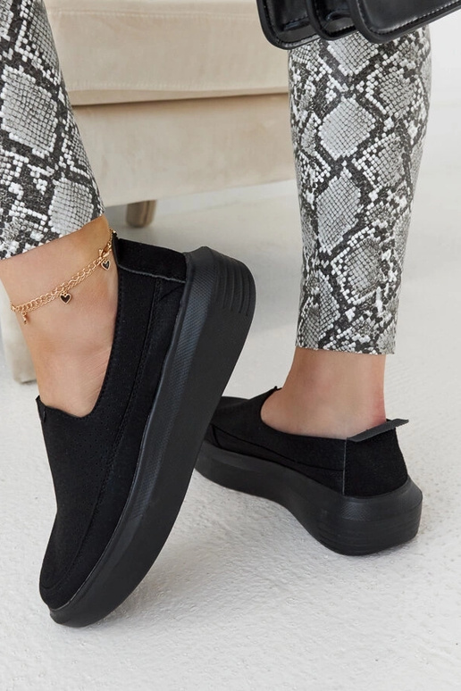 Chaussures femme noires ajourées, à... Chaussures femme noires ajourées, à...