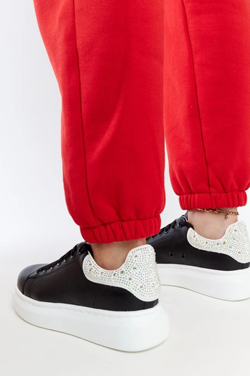 Sorte sneakers på... 2