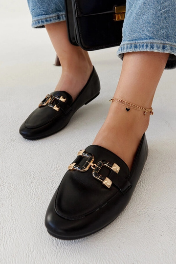 Mocassins noirs à boucle...