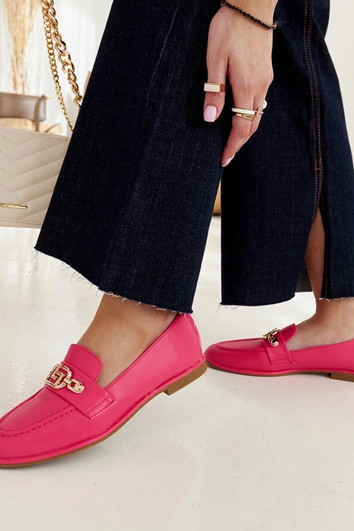 Rosafarbene Loafer mit einer... Rosafarbene Loafer mit einer...