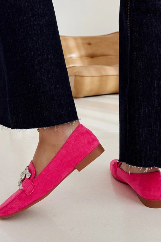 Rosafarbene Loafer mit einer... Rosafarbene Loafer mit einer...