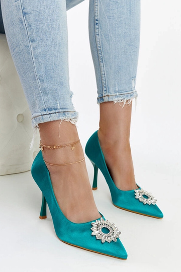 Grüne satinierte Stilettos...