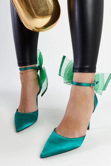 Grüne Pumps mit Schleife von Ilaysa 2