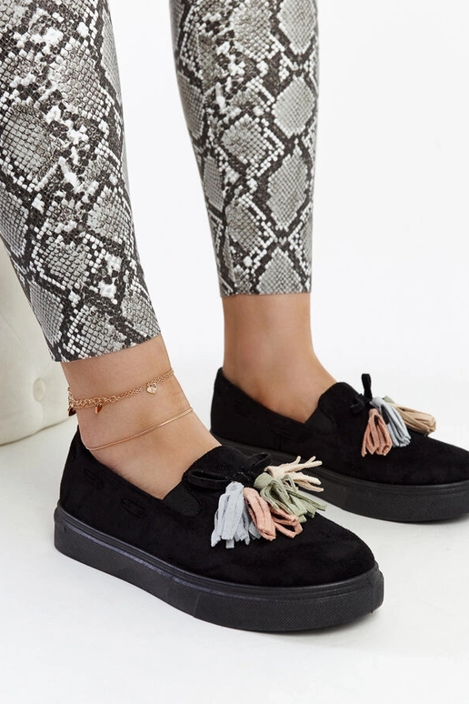 Bottines noires à pompons colorés... Bottines noires à pompons colorés...