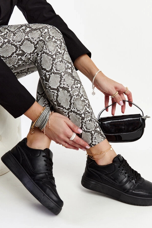 Zwarte sneakers op een plateau Mentha Zwarte sneakers op een plateau Mentha