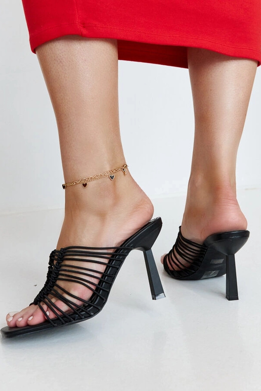 Tongs noires pour femmes à talons...