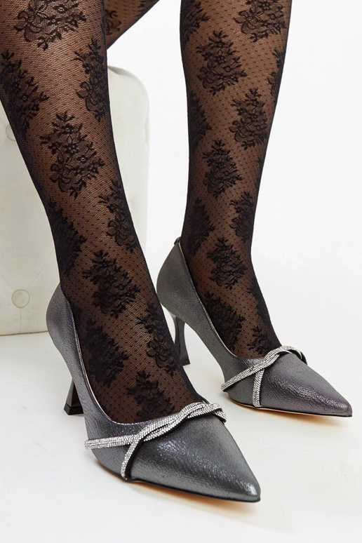 Graphitfarbene Stilettos mit... Graphitfarbene Stilettos mit...