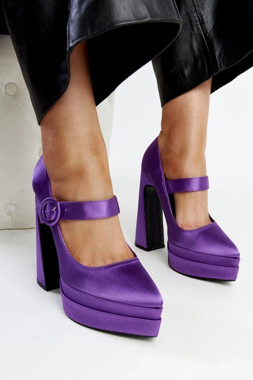 Les escarpins violets à...