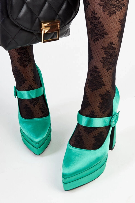 Les escarpins verts à talons hauts de... Les escarpins verts à talons hauts de...