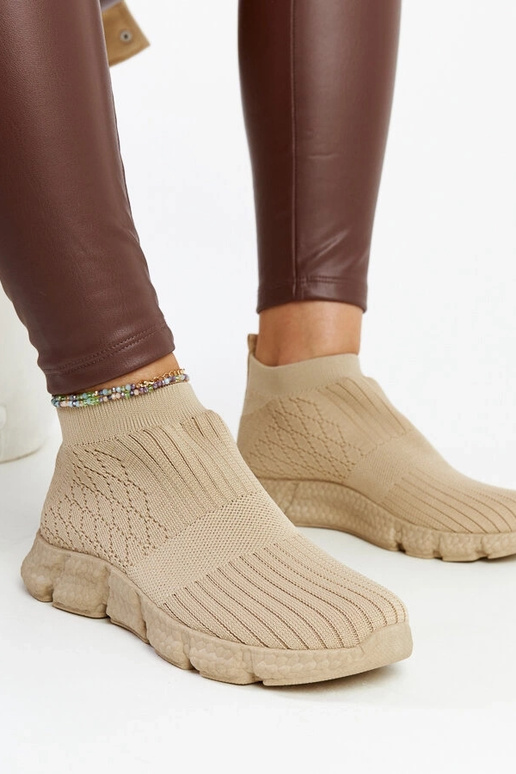 Sneakers légères de sport beige foncé... Sneakers légères de sport beige foncé...