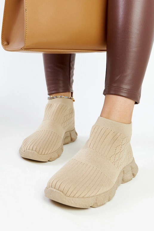 Sneakers légères de sport beige foncé... Sneakers légères de sport beige foncé...