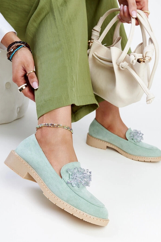 Mocassins en daim vert clair avec... Mocassins en daim vert clair avec...
