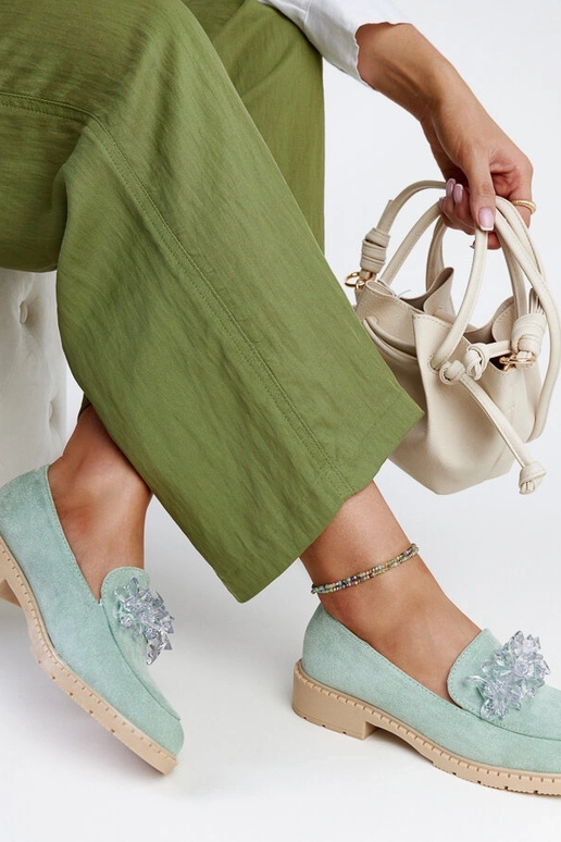 Mocassins en daim vert clair avec... Mocassins en daim vert clair avec...