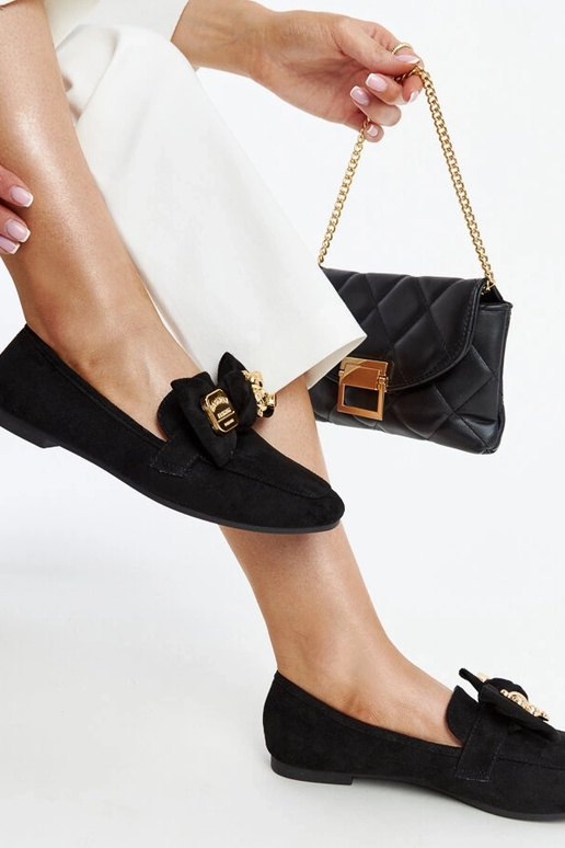 Schwarze Loafer mit dekorativer... Schwarze Loafer mit dekorativer...