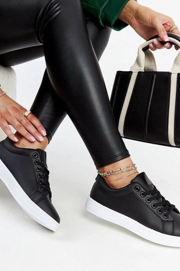 Schwarze Sneakers aus... 2