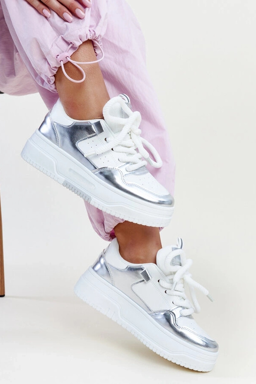 Weiße und silberne Sneakers mit hohem...