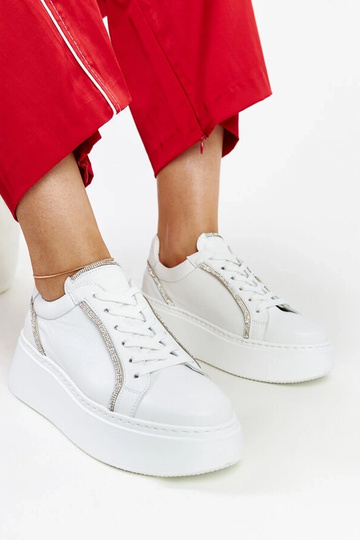 Sneakers blanches en cuir avec strass Karino