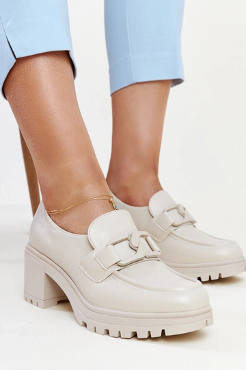 Beige veterschoenen met leren inlegzool Vinceza