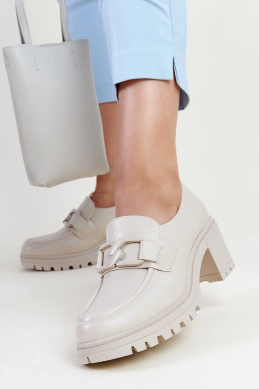 Beige veterschoenen met leren... Beige veterschoenen met leren...