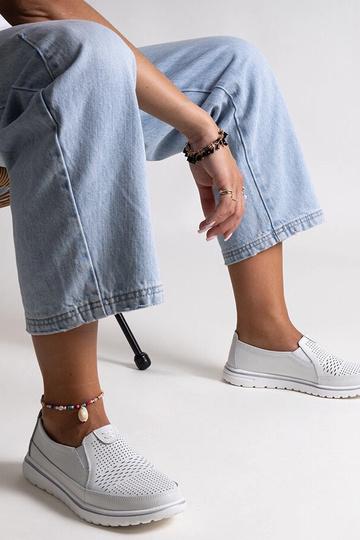 Chaussures en cuir gris...