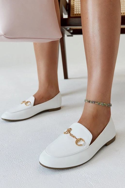 Weiße Mokassins mit Erminia-Schnalle Weiße Mokassins mit Erminia-Schnalle