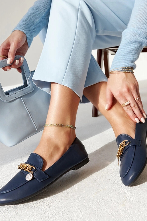 Marineblaue Scaletta-Loafer mit Kette Marineblaue Scaletta-Loafer mit Kette