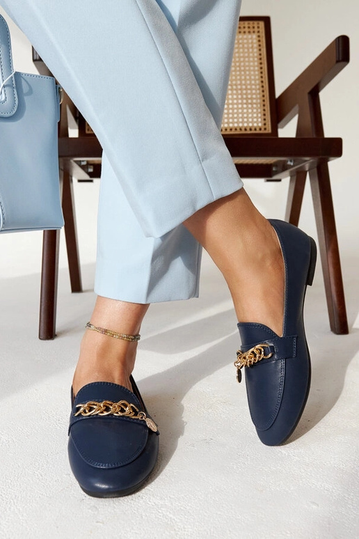 Marineblaue Scaletta-Loafer mit Kette Marineblaue Scaletta-Loafer mit Kette