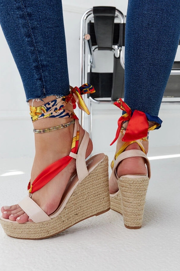 Beige Keilsandalen mit... 2