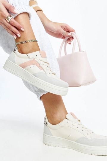 Baskets blanches sur la plateforme Walda