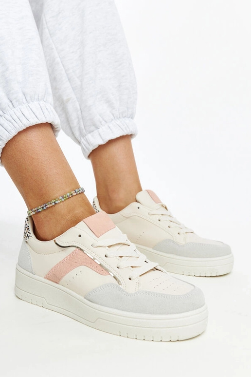 Baskets blanches sur la plateforme Walda