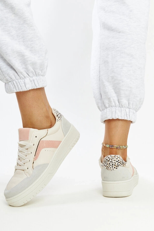 Baskets blanches sur la plateforme Walda