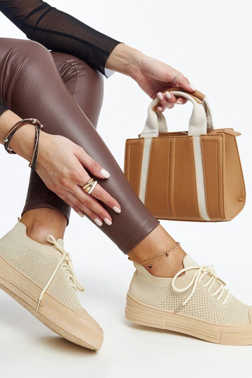 Hellbeige leichte Sport-Sneakers von Senaida 2