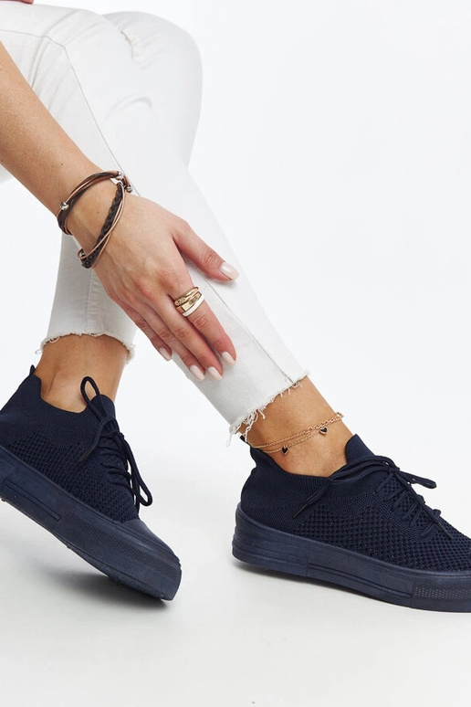 Marineblaue leichte Sport-Sneakers...