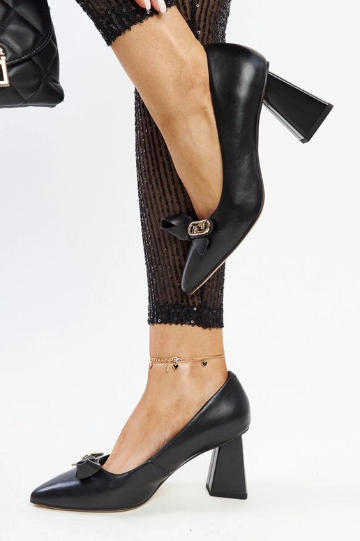 Schwarze Pumps mit Blockabsatz... Schwarze Pumps mit Blockabsatz...