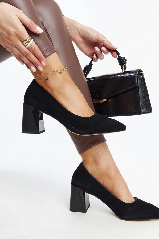 Schwarze Lederpumps mit Vinceza-Absatz Schwarze Lederpumps mit Vinceza-Absatz