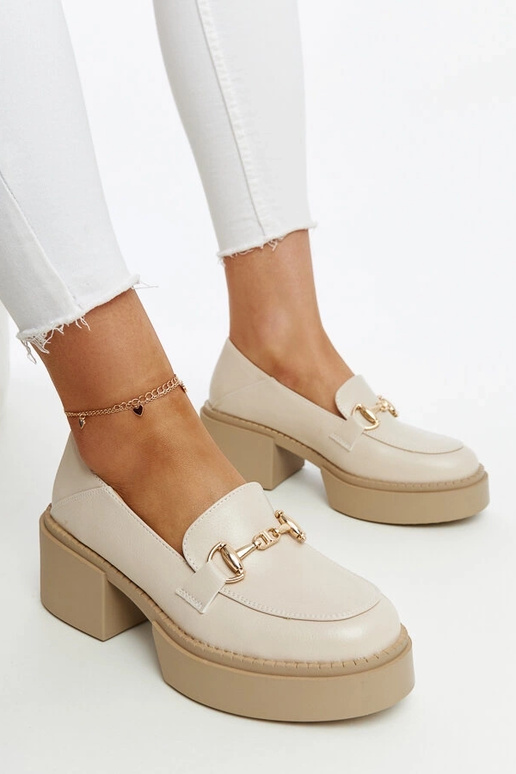 Chaussures à talons hauts en cuir... Chaussures à talons hauts en cuir...