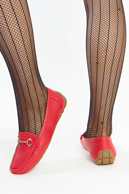 Rote Loafer mit dekorativer Schnalle... Rote Loafer mit dekorativer Schnalle...