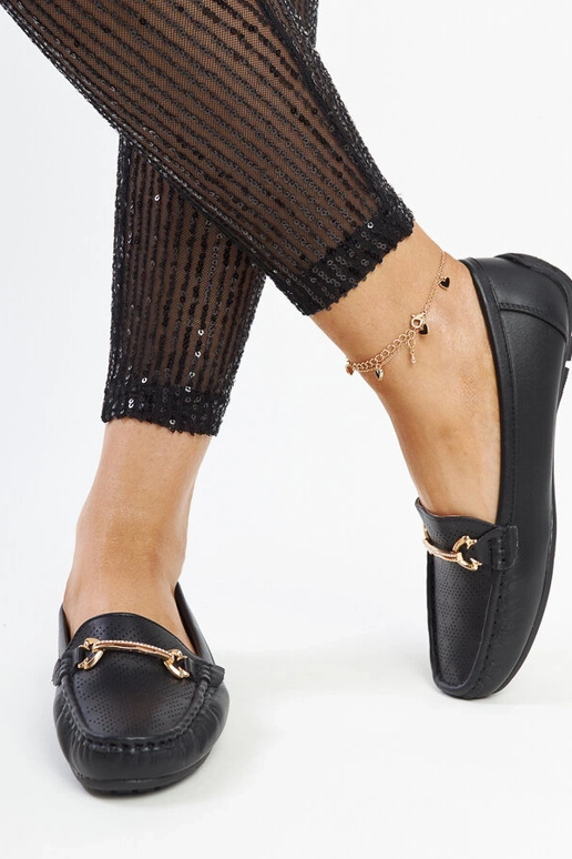 Mocassins noirs à boucle décorative... Mocassins noirs à boucle décorative...