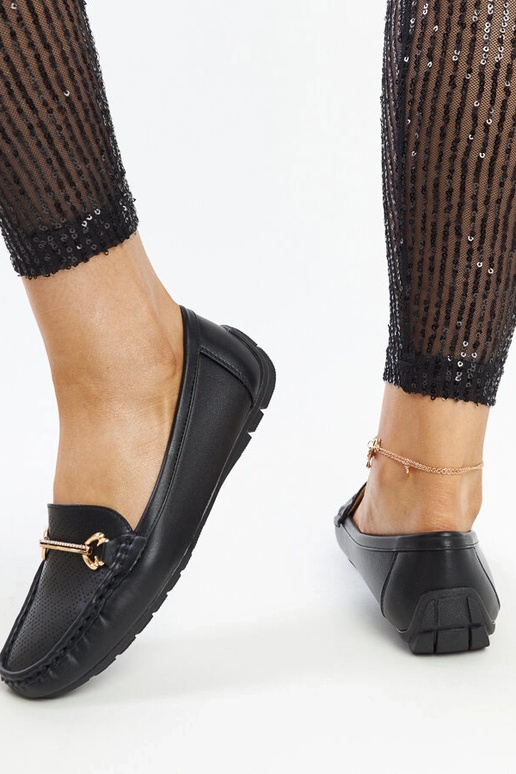 Schwarze Loafer mit dekorativer... Schwarze Loafer mit dekorativer...