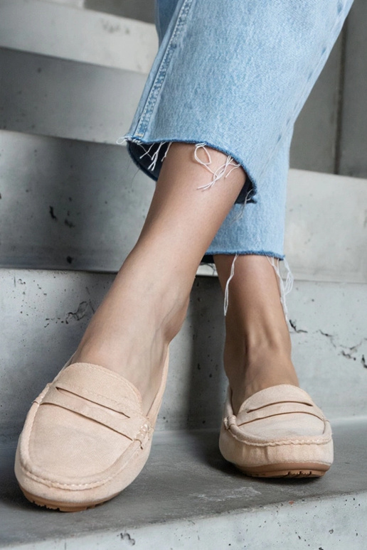 Zandkleurige mocassins van kunstsuede...