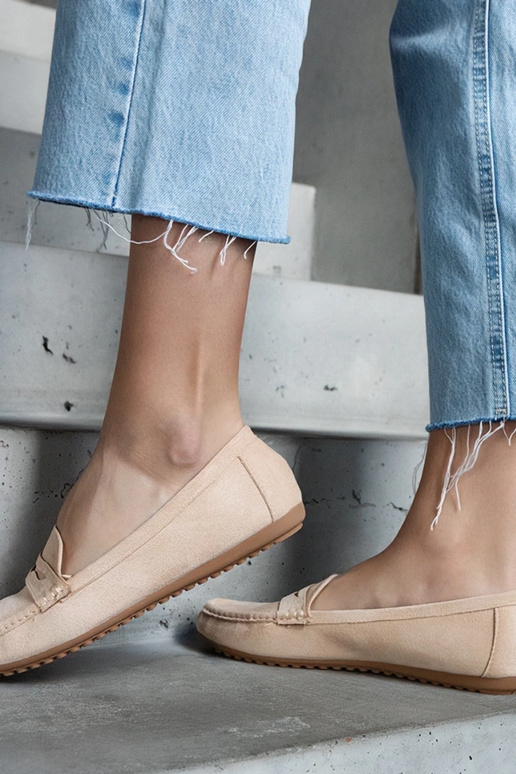 Sandfarbene Mokassins aus...