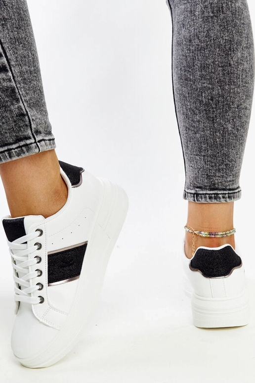 Zwart-witte sneakers met dikkere zool... Zwart-witte sneakers met dikkere zool...