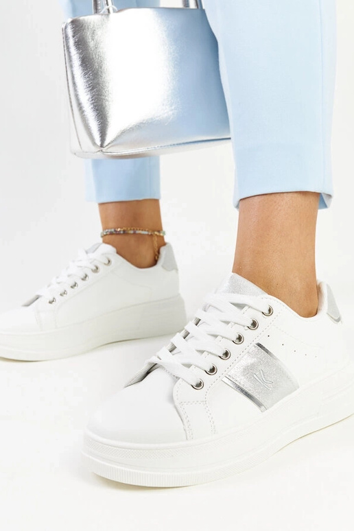 Baskets blanches et argentées avec...