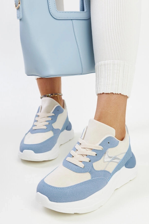 Beige-blauwe sneakers op een platform... Beige-blauwe sneakers op een platform...